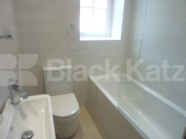 Spacious three bed two bath minutes to Hyde Park & Oxford Street Harrowby Street, Marble Arch